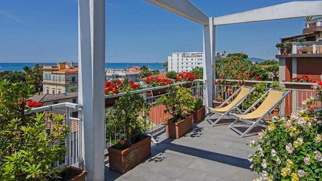 Hotel Scandinavia Marina di Massa Exterior foto