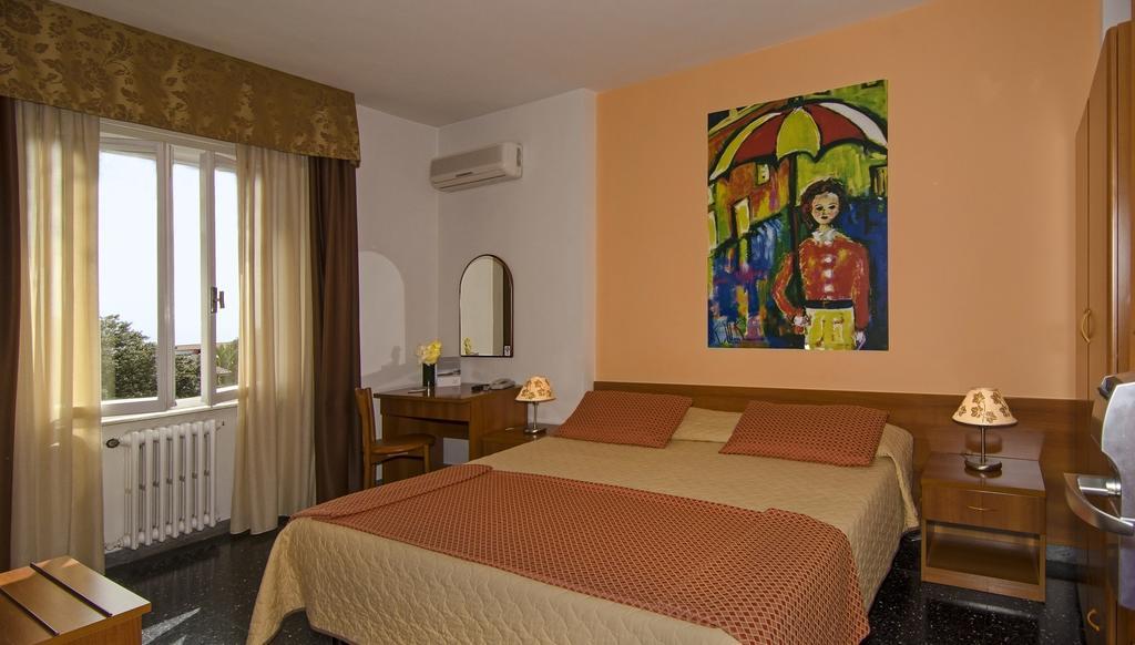 Hotel Scandinavia Marina di Massa Habitación foto