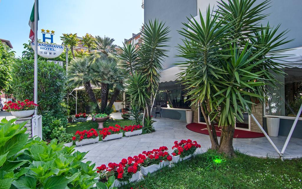 Hotel Scandinavia Marina di Massa Exterior foto