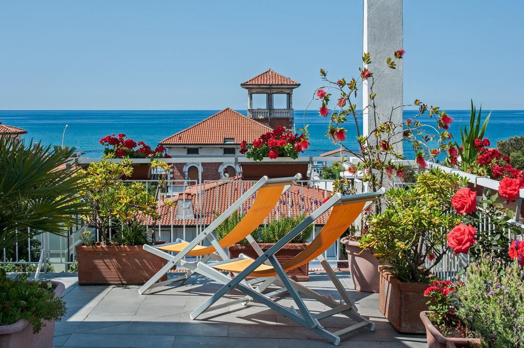 Hotel Scandinavia Marina di Massa Exterior foto