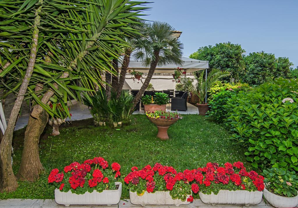 Hotel Scandinavia Marina di Massa Exterior foto