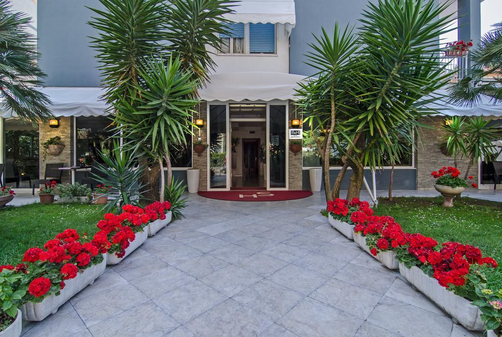 Hotel Scandinavia Marina di Massa Exterior foto