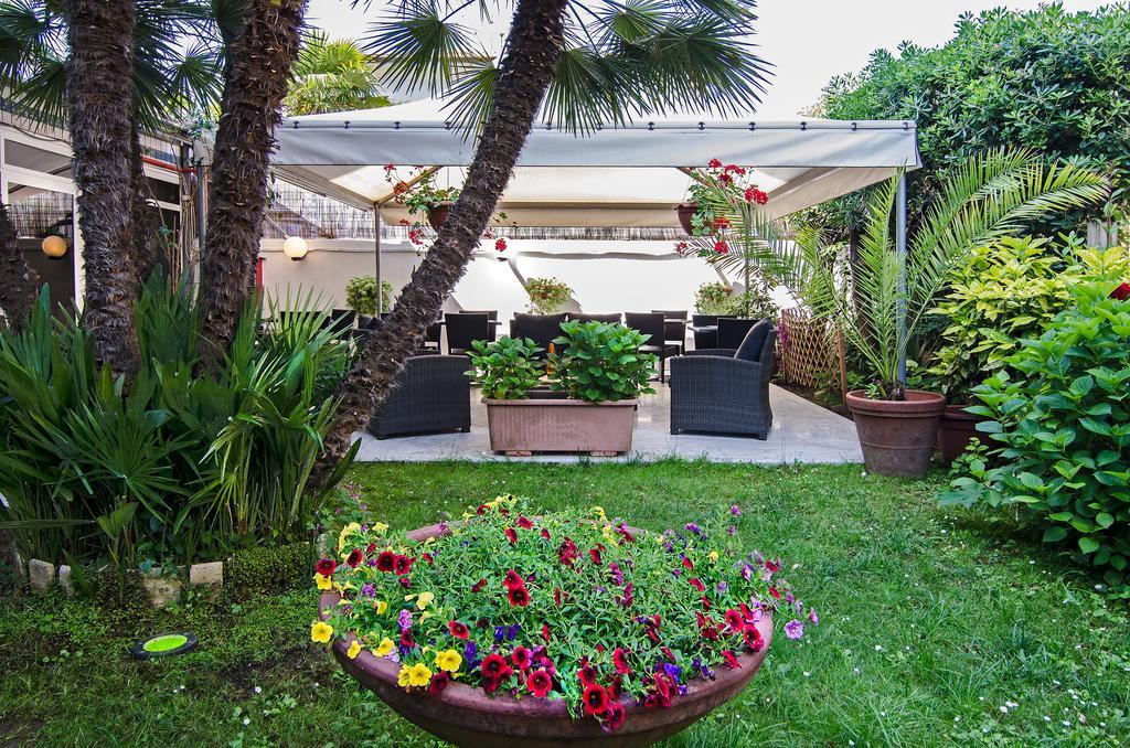 Hotel Scandinavia Marina di Massa Exterior foto